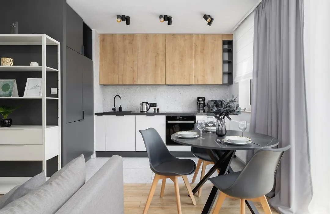 Elegant Apartment In Cracow With Balcony, Parking And Desk By Noclegi Renters-1
