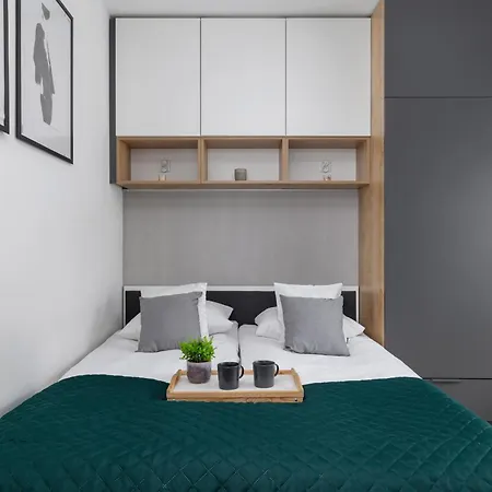 Elegant Apartment In Cracow With Balcony, Parking And Desk By Noclegi Renters-2
