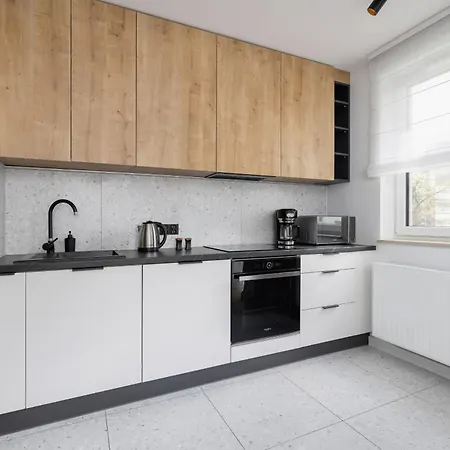 Elegant Apartment In Cracow With Balcony, Parking And Desk By Noclegi Renters-3
