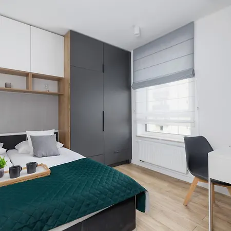 Elegant Apartment In Cracow With Balcony, Parking And Desk By Noclegi Renters-3